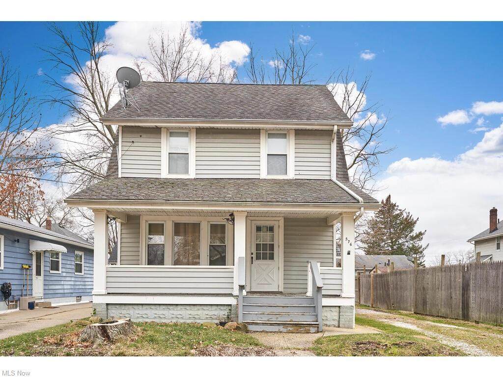 576 Victoria Avenue - Photo 1