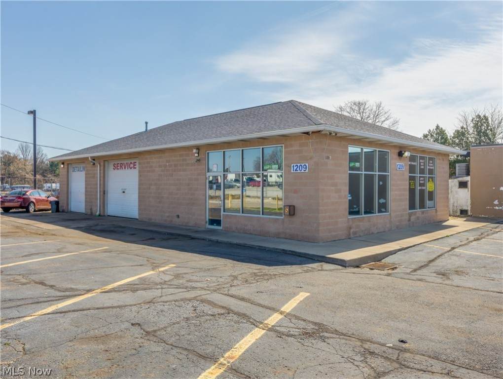 1209-1215 Arlington Street - Photo 1
