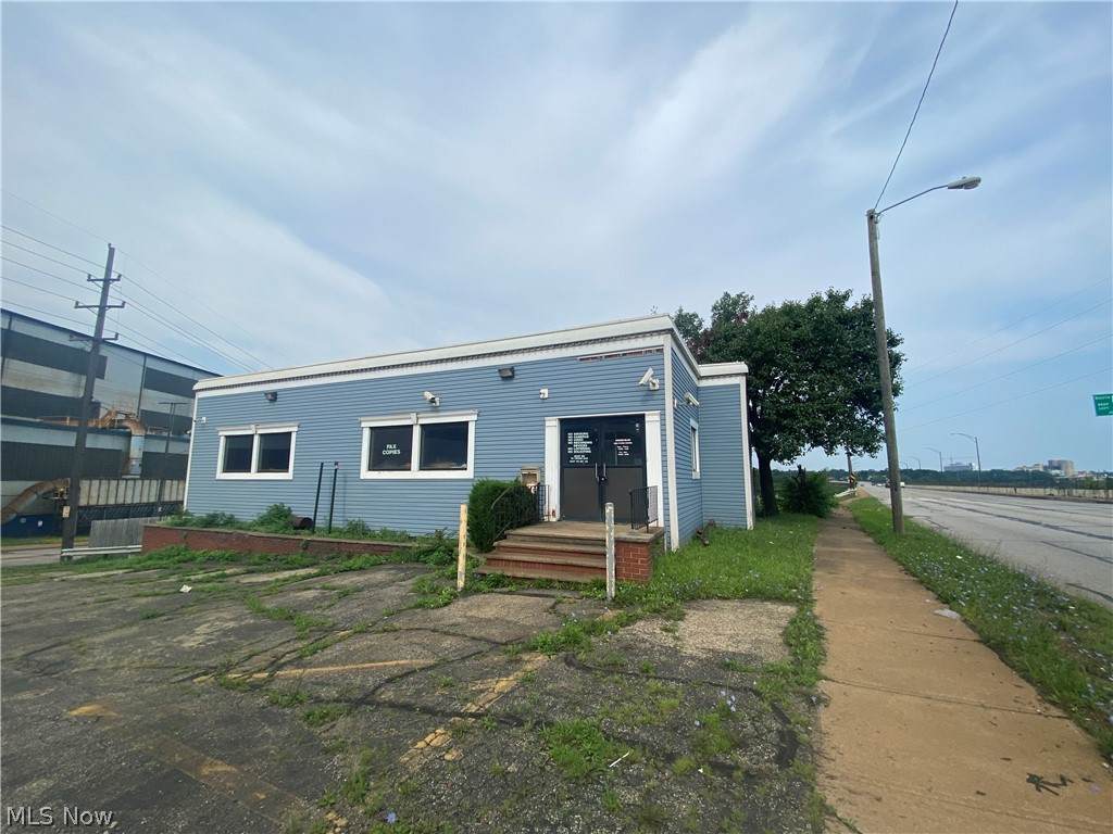 901 Harvard Avenue - Photo 1
