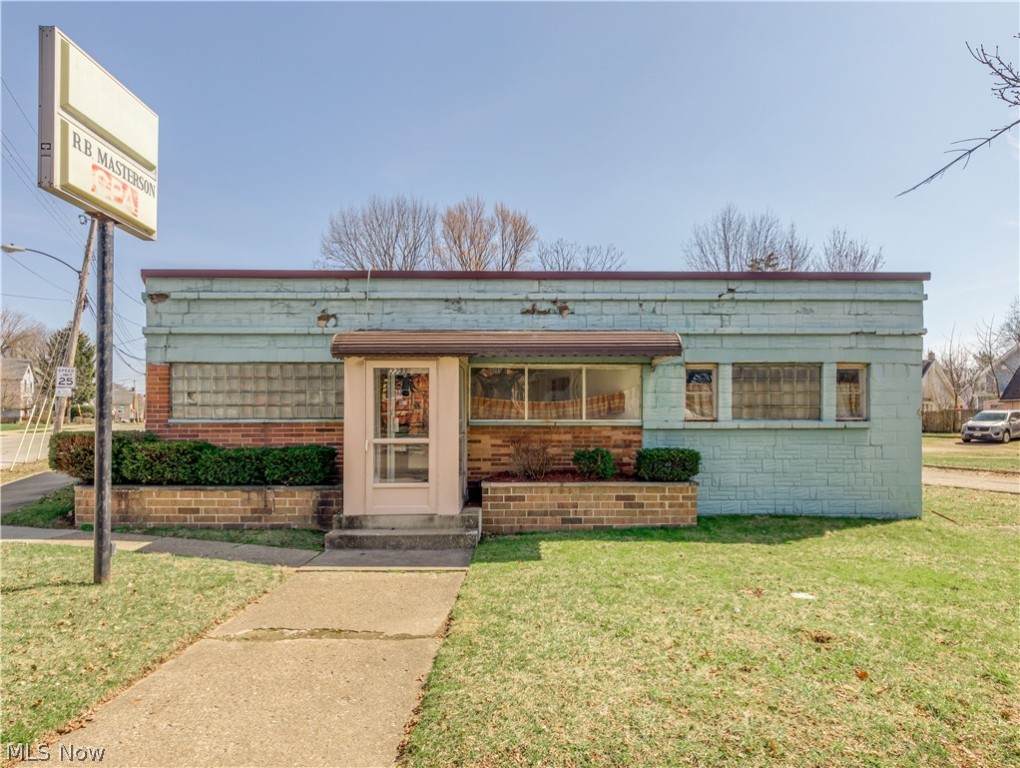 2233 East Avenue - Photo 1