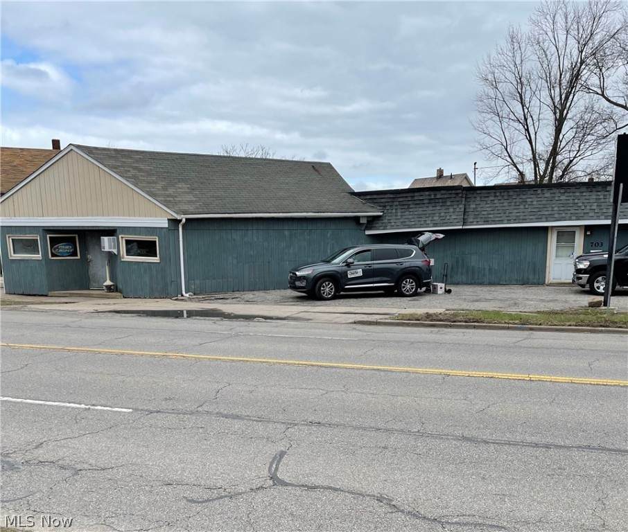 703 Lake Avenue - Photo 1