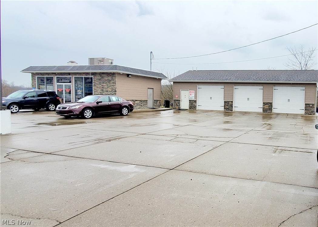 1504 Wheeling Avenue - Photo 1