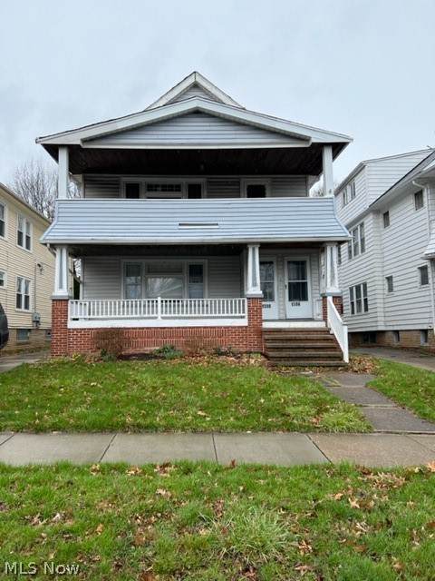 1596 Victoria Avenue - Photo 1