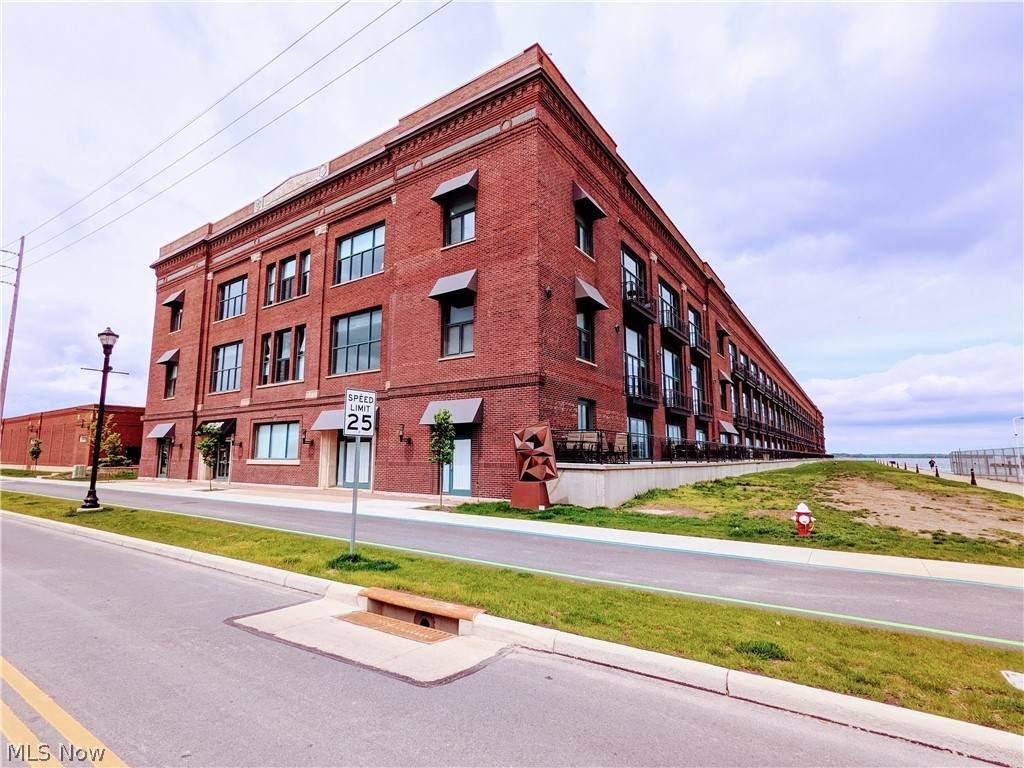 401 Shoreline - Photo 1