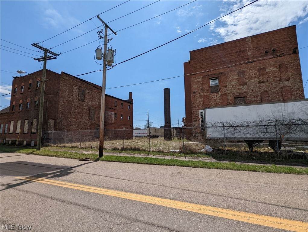 606 6 TH Street - Photo 1