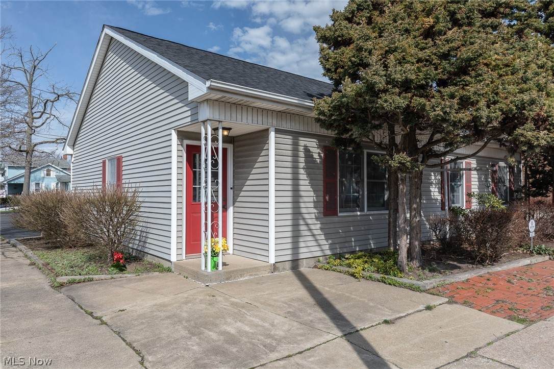 635 Lake Avenue - Photo 1
