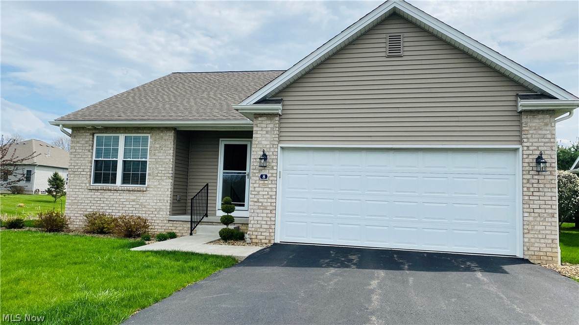 8 Danbury Court - Photo 1