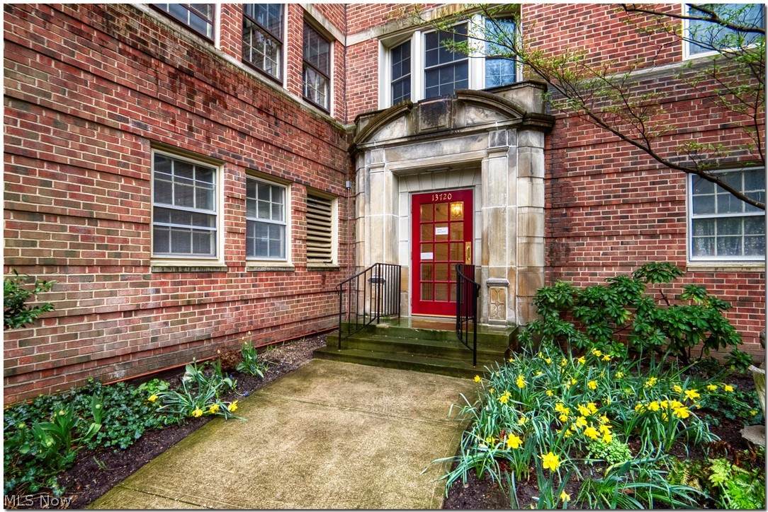 13720 Shaker Boulevard - Photo 1