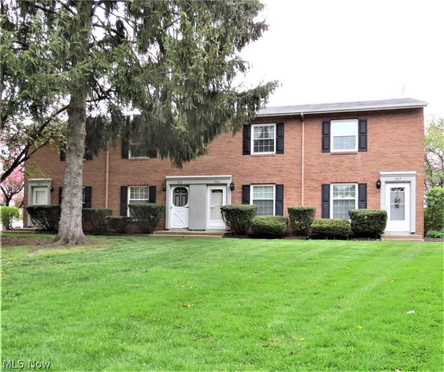 703 Lakeview Drive - Photo 1
