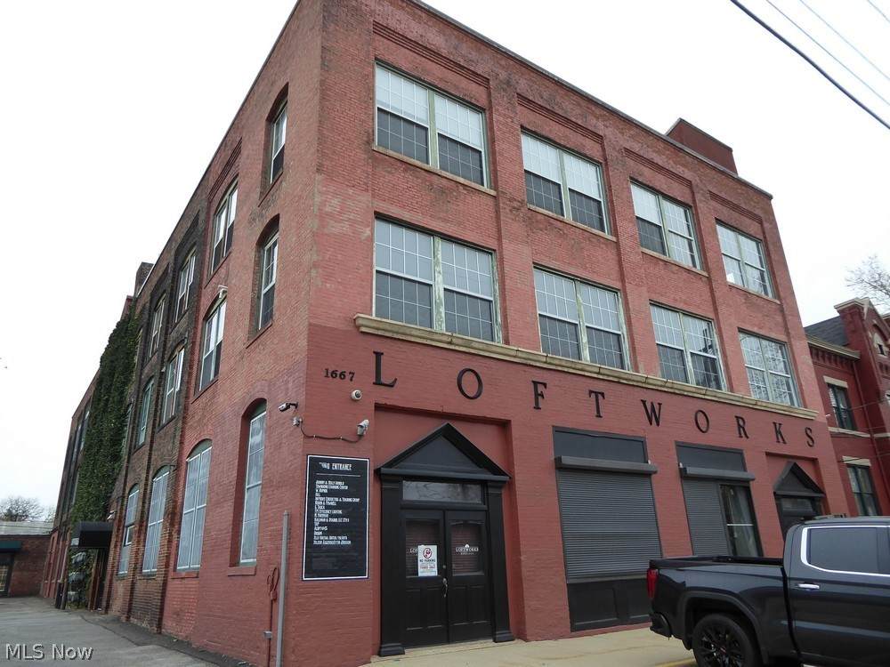 1667 40th Street - Photo 1