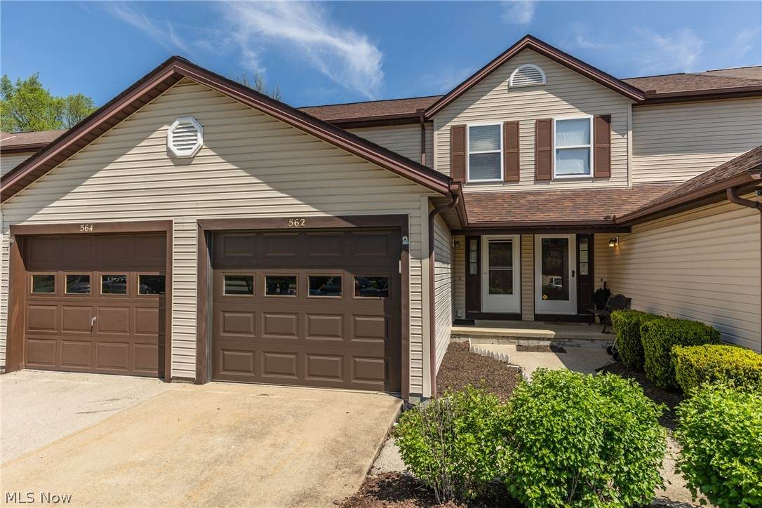 562 Topaz Lane - Photo 1