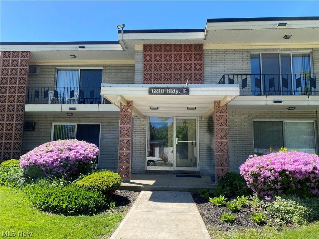 1390 Golden Gate Boulevard - Photo 1
