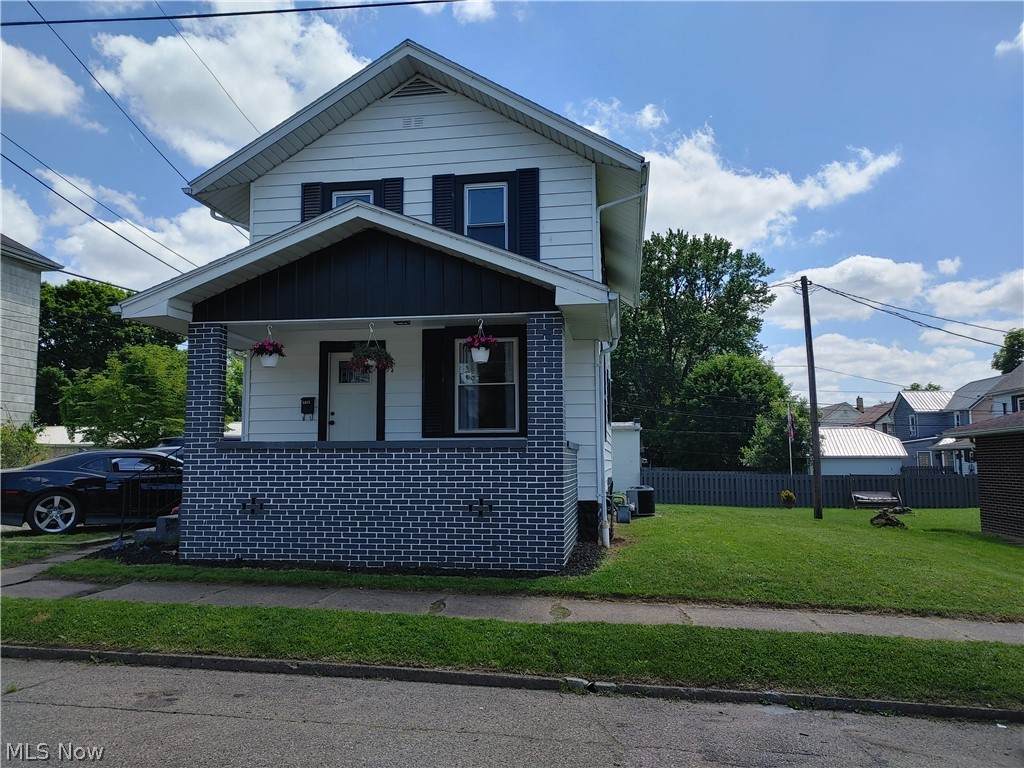 1015 Vine Street - Photo 1