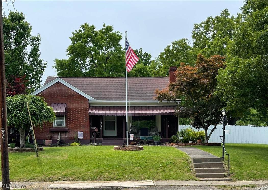 910 Pike Street - Photo 1