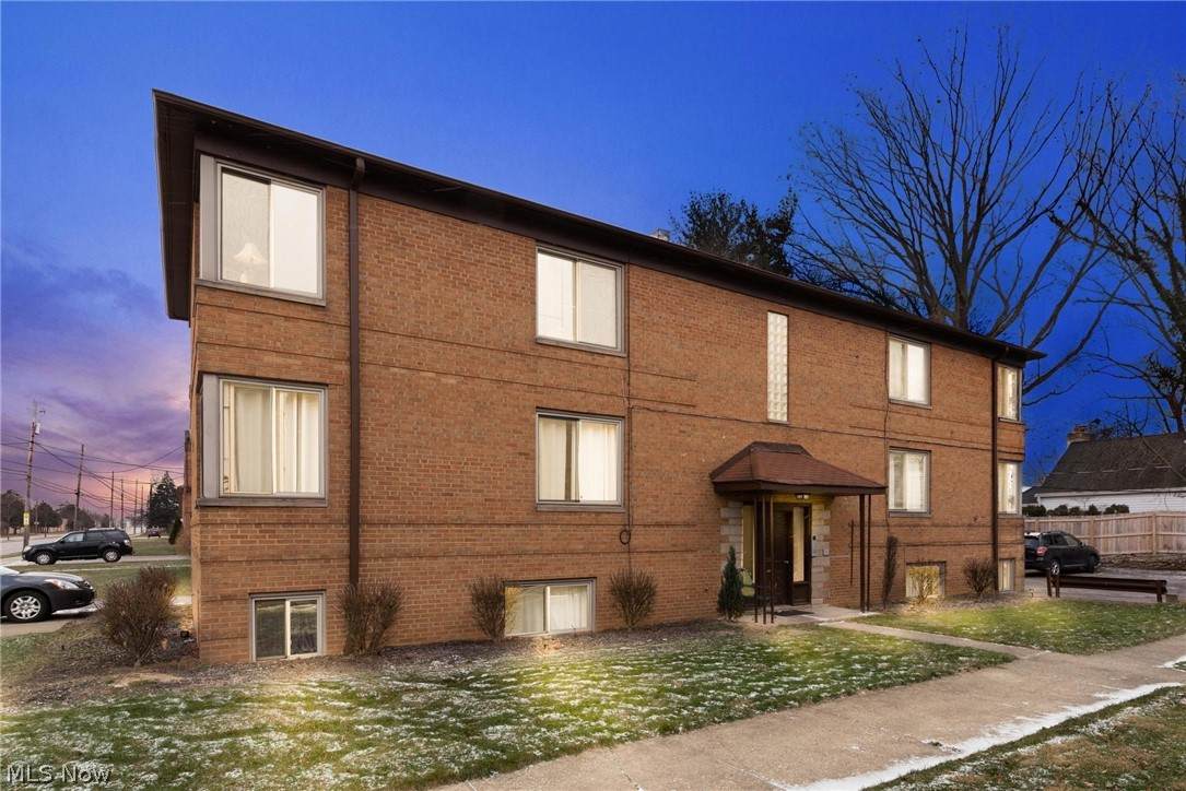 18953 Hilliard Boulevard - Photo 1