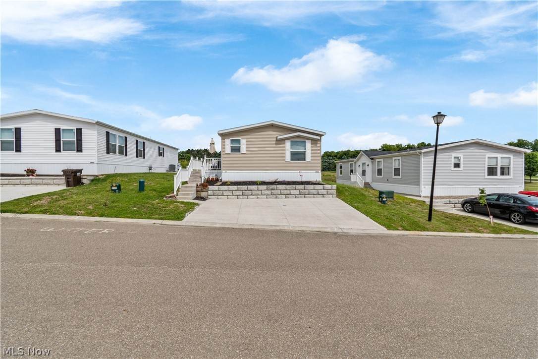6962 Foxwood Drive - Photo 1
