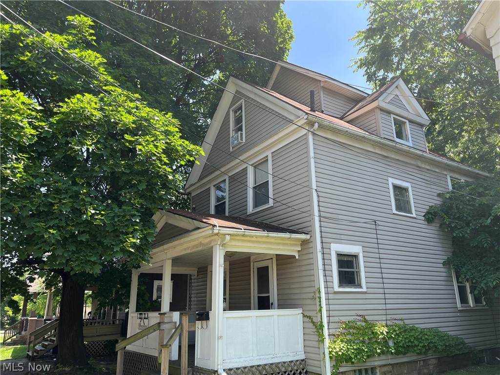 562 Nash Street - Photo 1