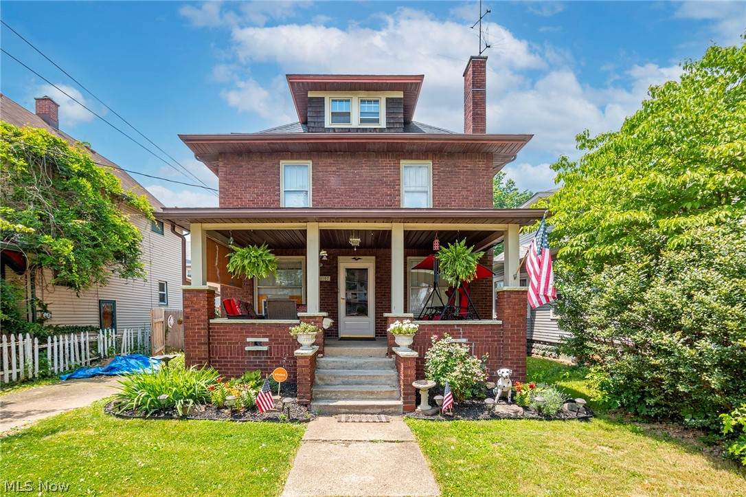 1107 Clarendon Avenue - Photo 1