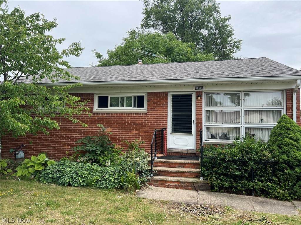 31602 Royalview Drive - Photo 1