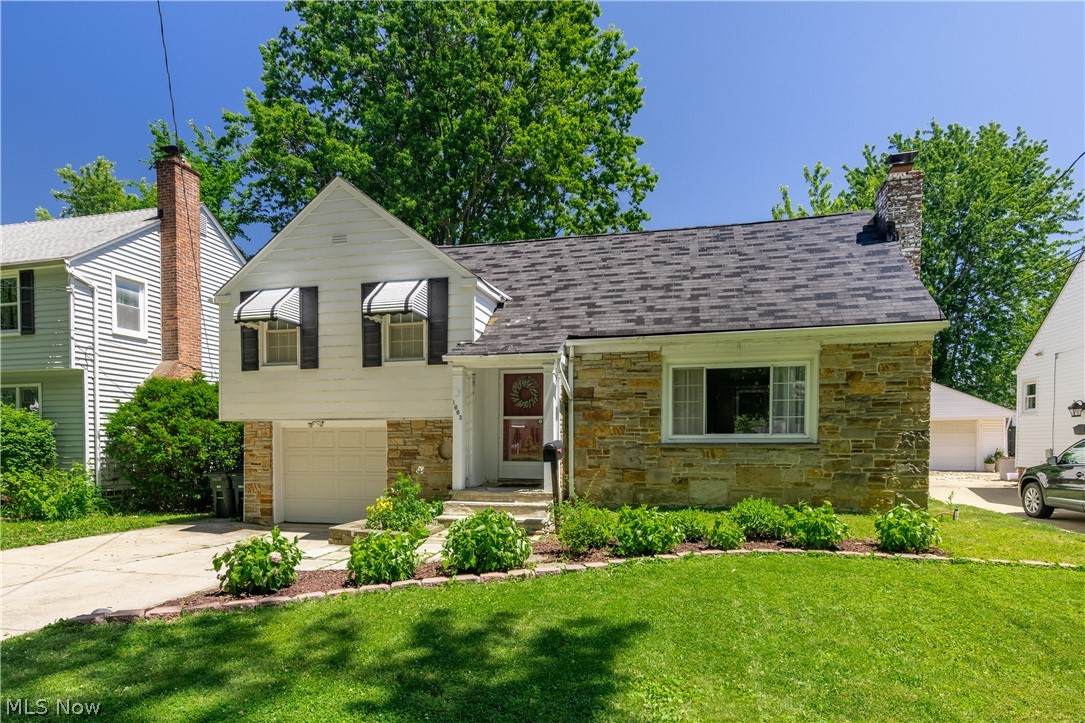 1663 Lyndhurst Road - Photo 1