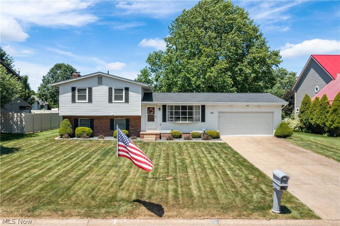 921 Lynnwood Drive - Photo 1