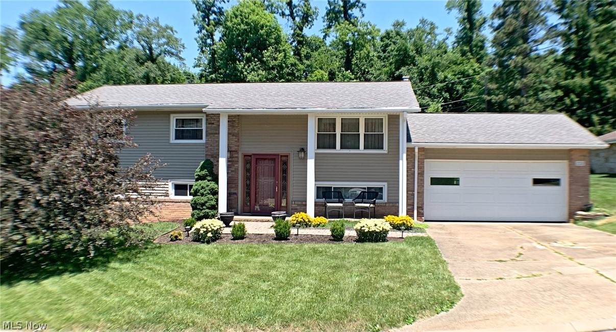 233 Meadowbrook Drive - Photo 1