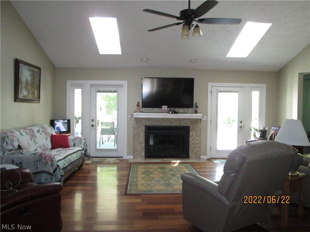 724 Patriots Way - Photo 1