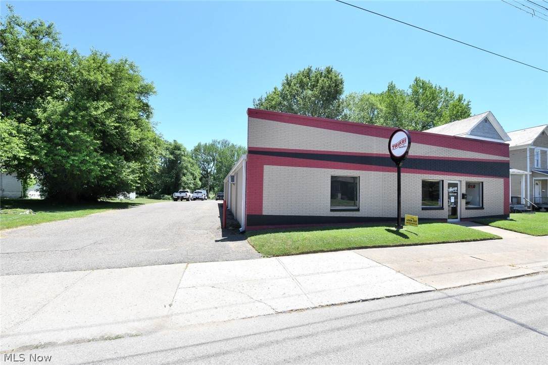 1672 Linden Avenue - Photo 1