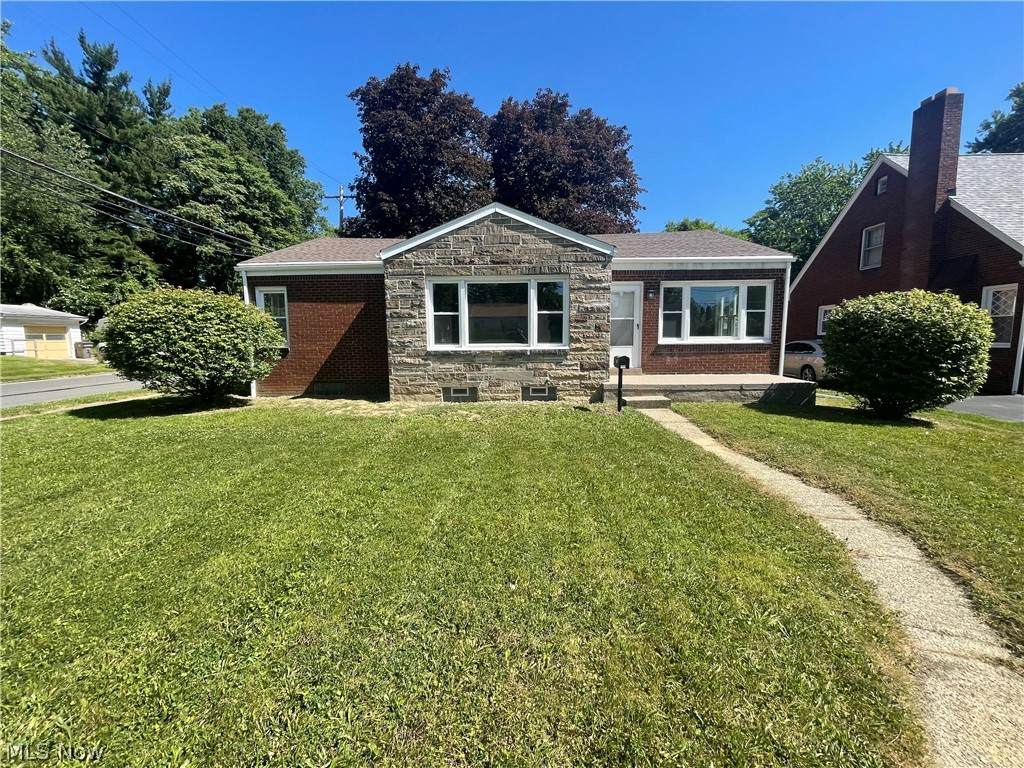 204 Maywood Drive - Photo 1