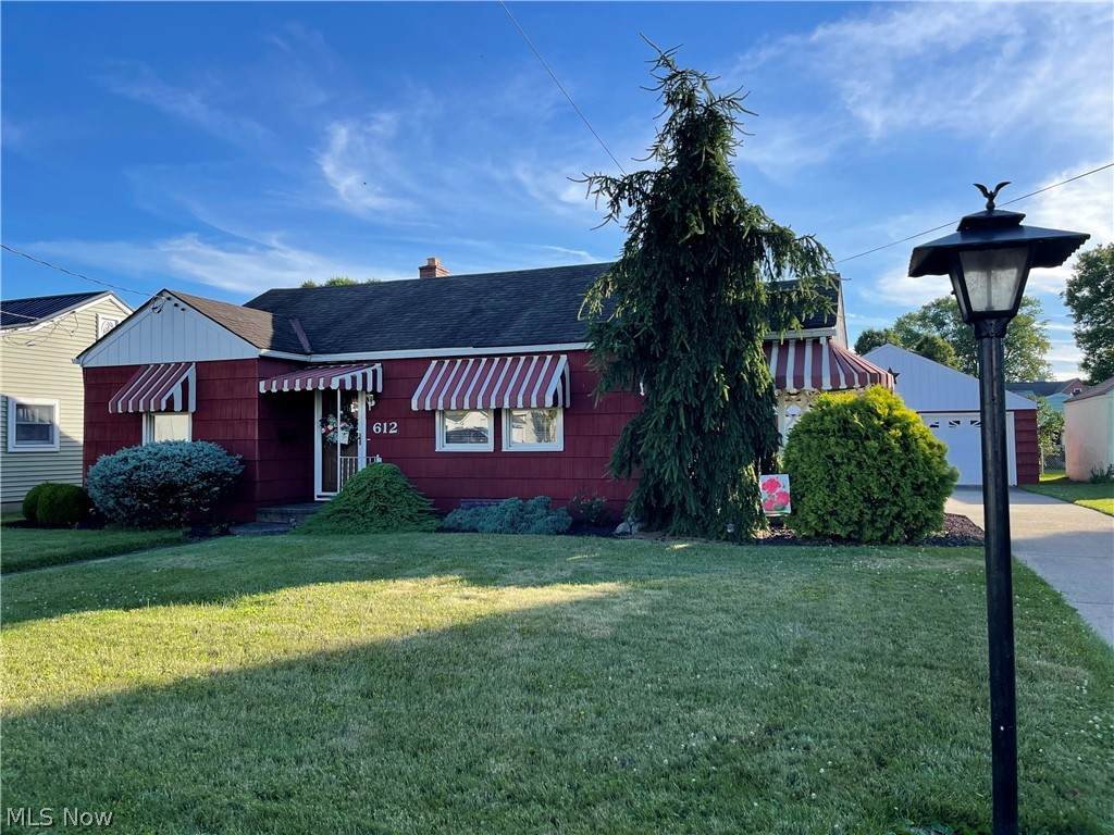 612 Victoria Avenue - Photo 1