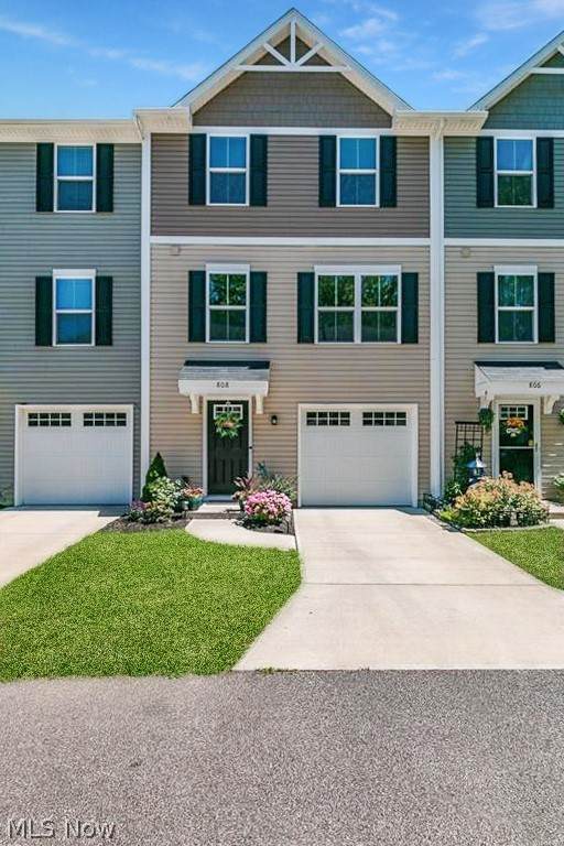 808 Redbud Court - Photo 1
