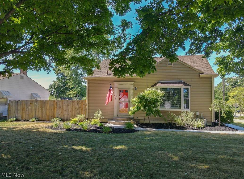 2082 Cramer Avenue - Photo 1