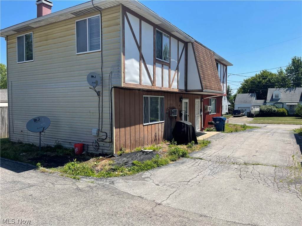 72 Roanoke Avenue - Photo 1
