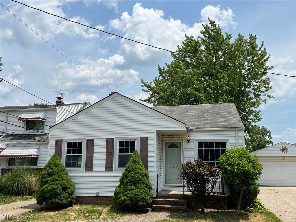 5019 Claremont - Photo 1