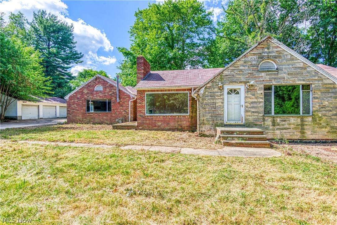 1042 Center Road - Photo 1