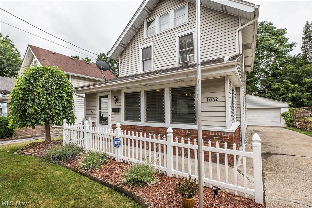 1062 Mount Vernon Avenue - Photo 1