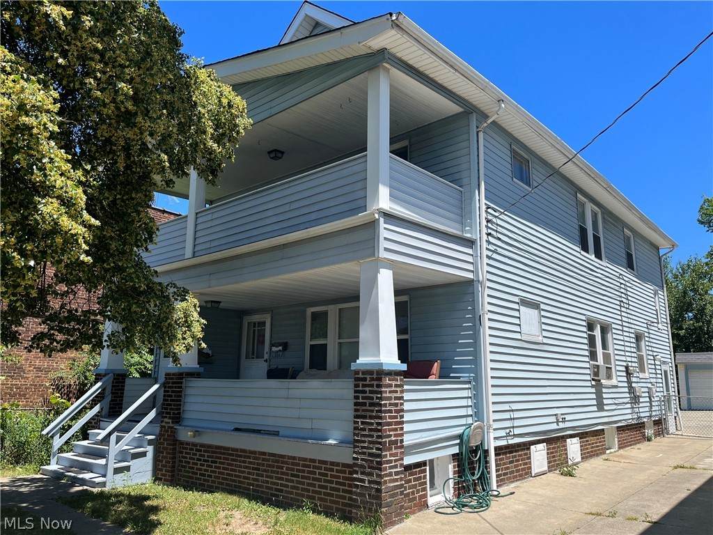 825 222nd Street - Photo 1