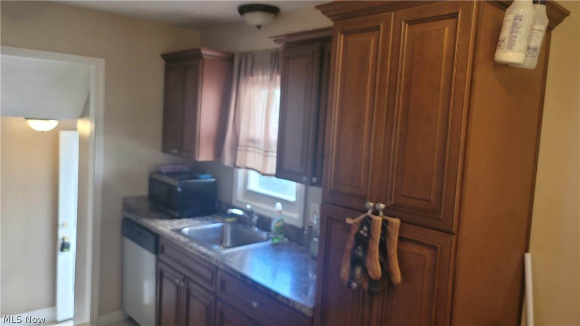 20331 Tracy Avenue - Photo 1