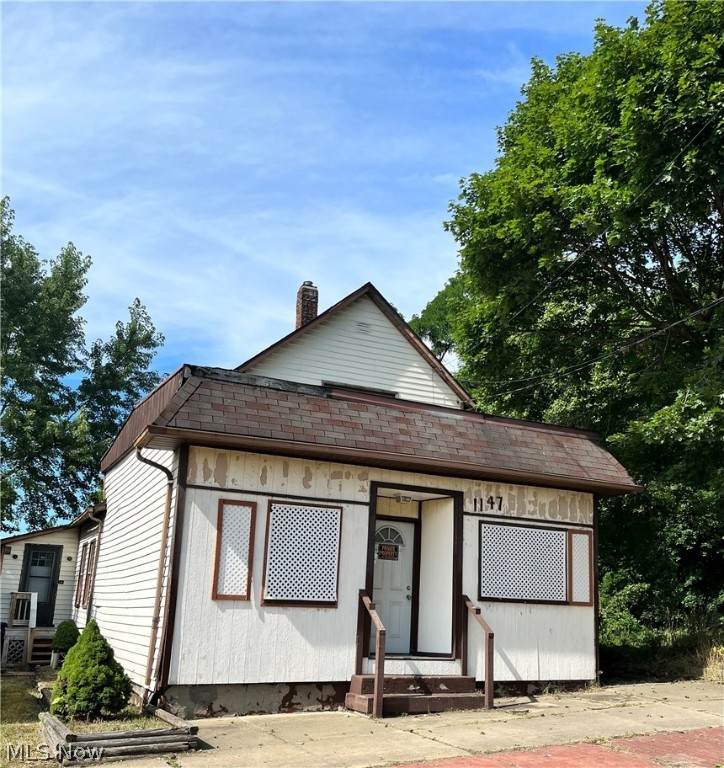 1147 Newton Street - Photo 1