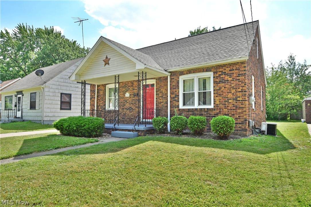 734 Willard Avenue - Photo 1