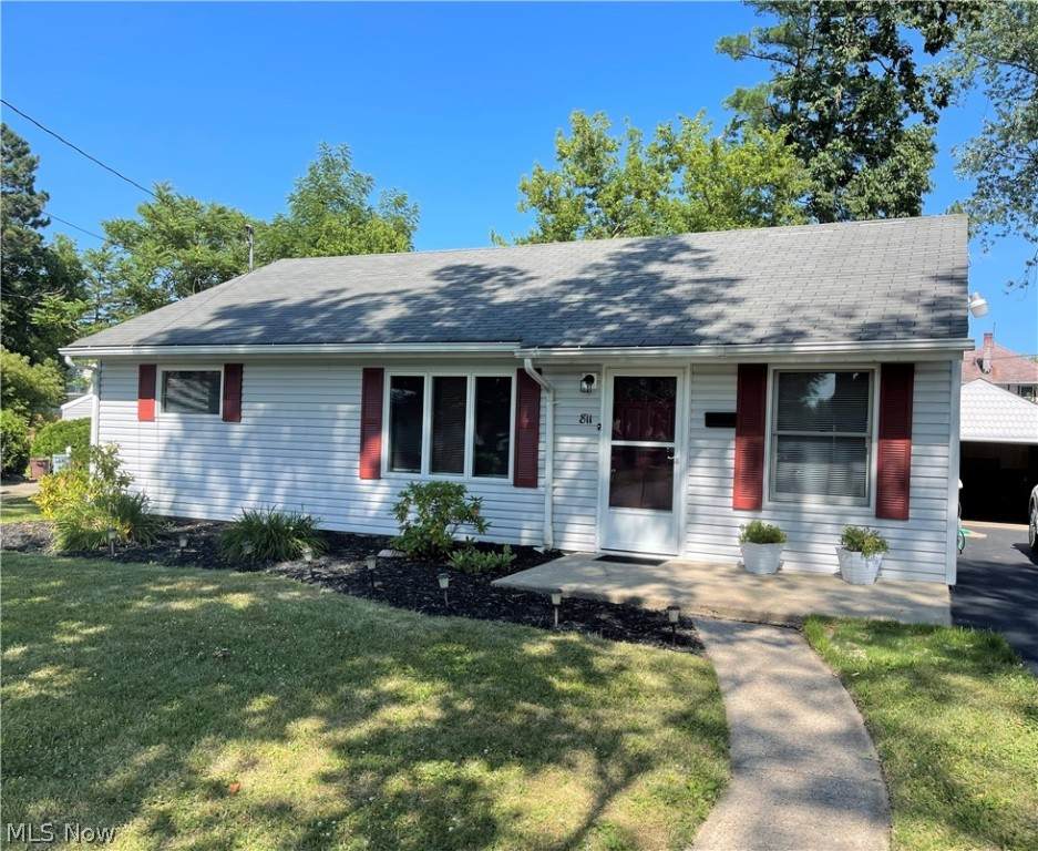 811 Oakwood Drive - Photo 1