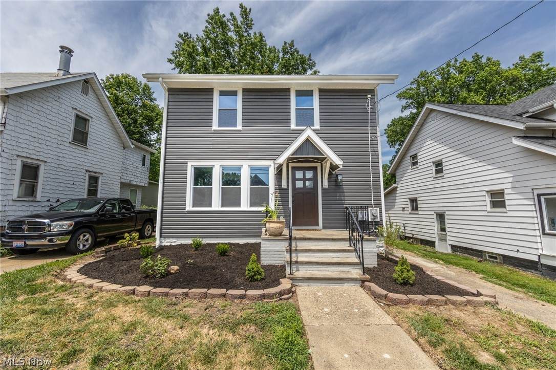 207 Lincoln Avenue - Photo 1
