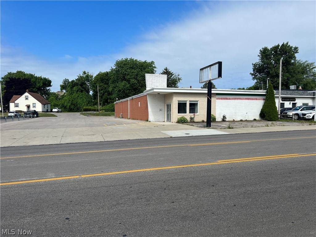 1033 Lake Avenue - Photo 1