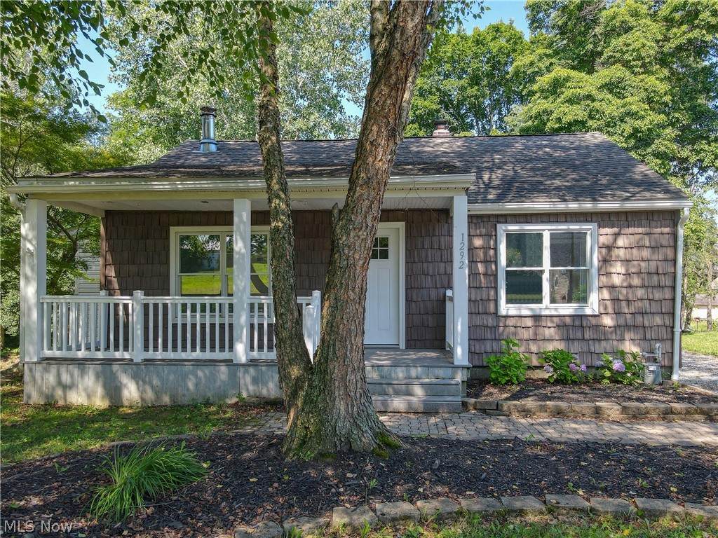 1292 Cayuga Avenue - Photo 1