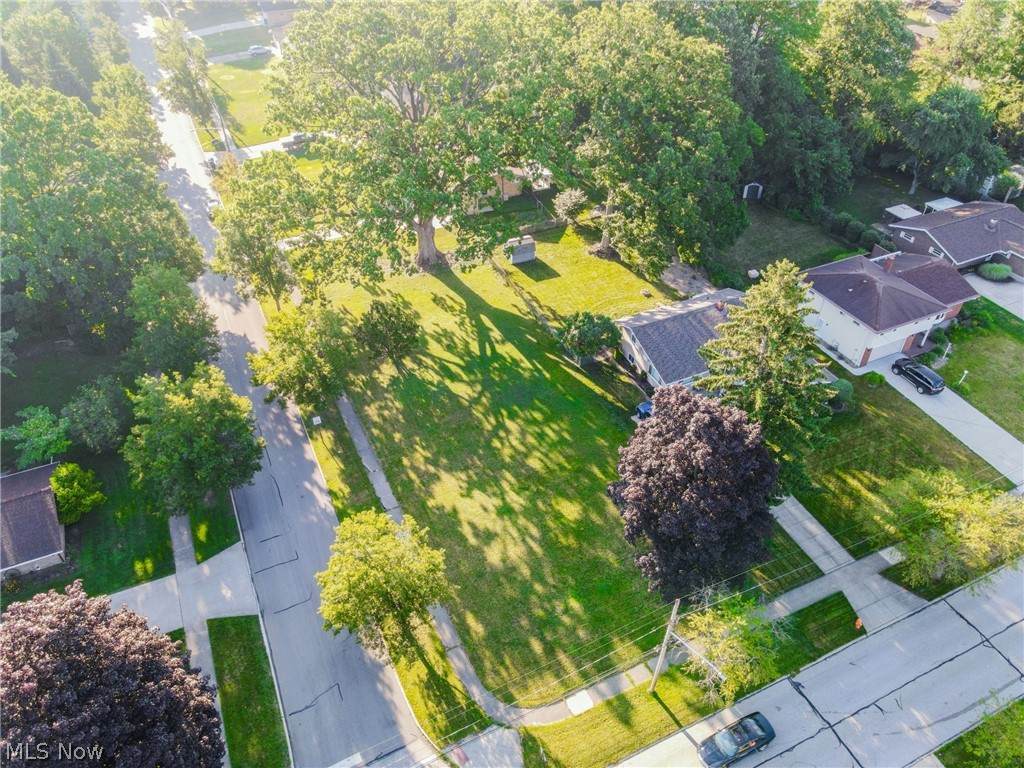 5261 Berkshire Drive - Photo 1