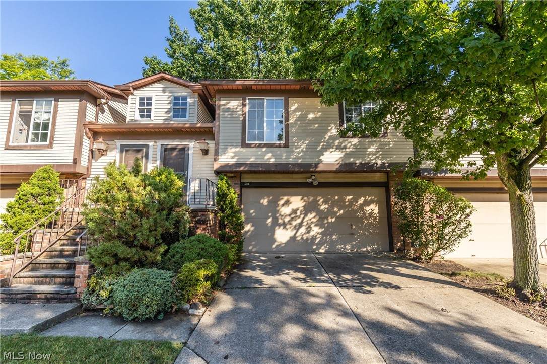 213 Greenbriar Court - Photo 1