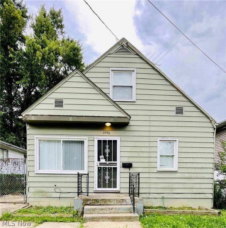 1096 Silvercrest Avenue - Photo 1