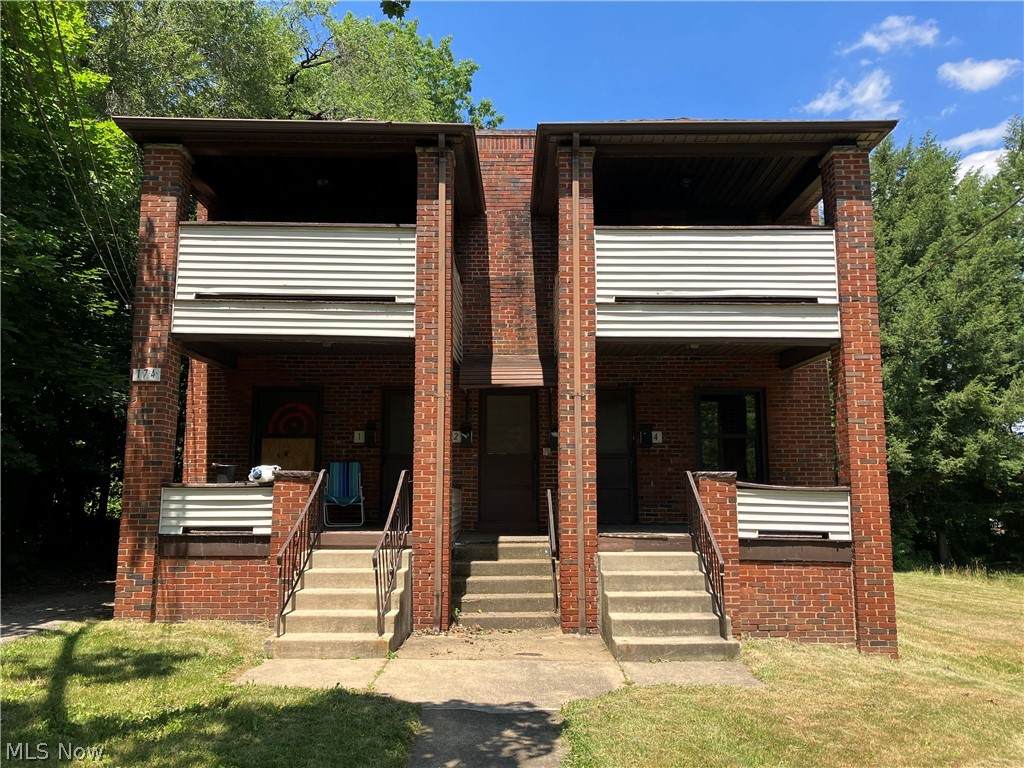 174 Roslyn Drive - Photo 1