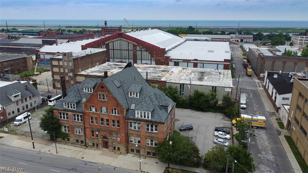 4403 St. Clair Avenue - Photo 1