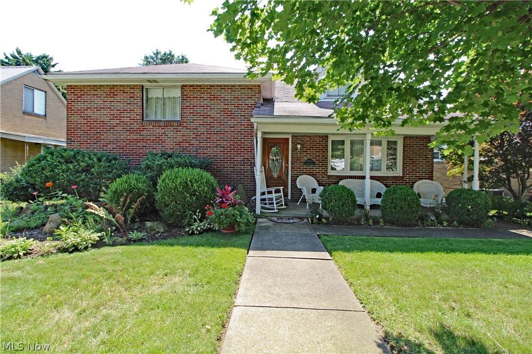 136 Circle Drive - Photo 1
